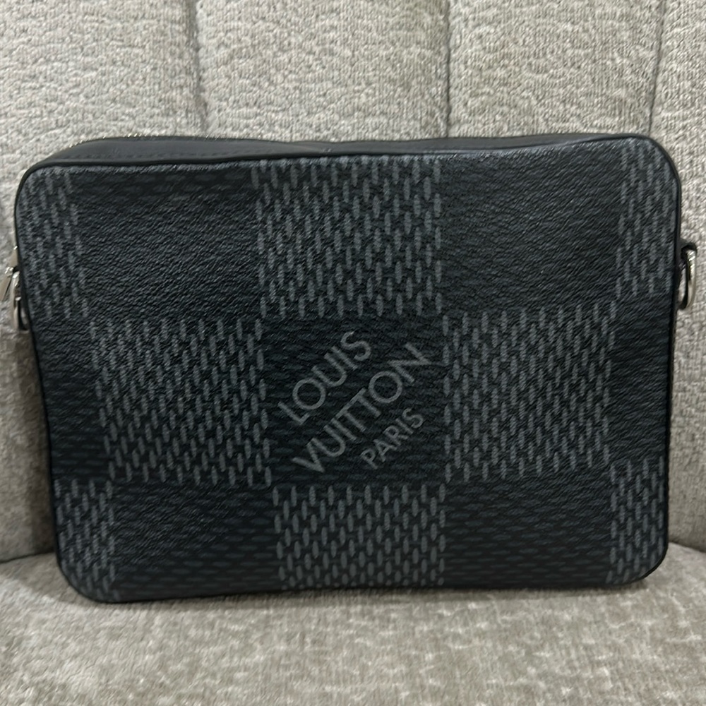 Louis Vuitton Trio Messenger Bag in Damier Graphite 3D Christmas is in the bag